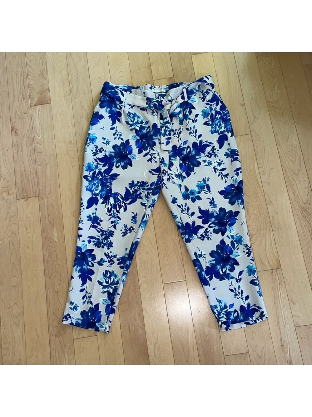 Jules & Leopold Blue And Light Tan Floral Cropped Pants - Picture 3 of 11